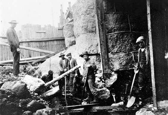 Bild från 1913 med människor