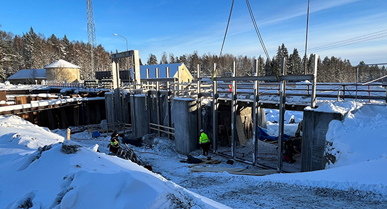 Arbetet med dammen pågår